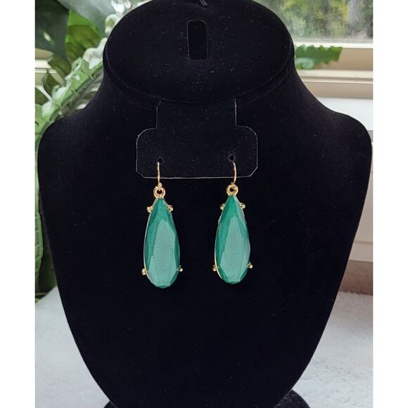 Shimmery Emerald Green Long Teardrop Dangle Earrings / Pierced - Picture 5 of 9